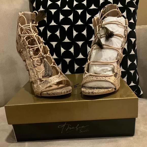 Thalia Sodi Gold Snake Lace up Heels 6.5 (fit like 7) NWB - Picture 8 of 8